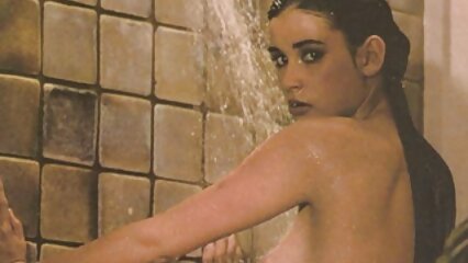 Un mec baise une les meilleurs films porno français latina bien roulée en lingerie