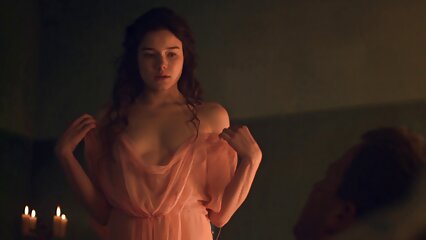 Sexe anal video sexe amateur français près de la fenêtre avec une femme de ménage aux gros seins